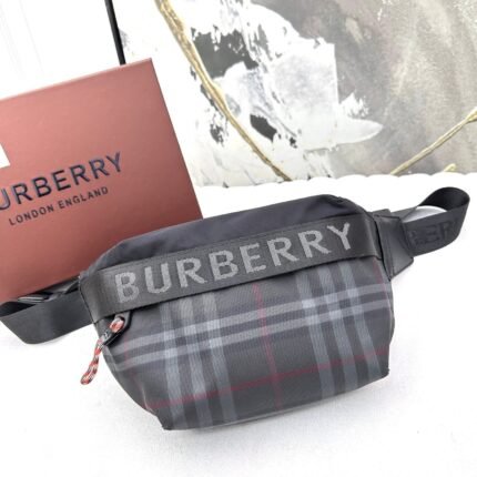 Burberry canvas Chest pack bag size: 16*30cm