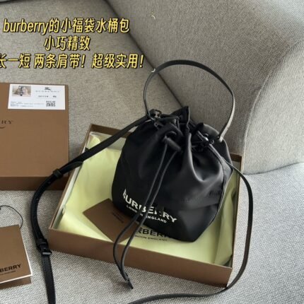 Burberry size：18*20cm